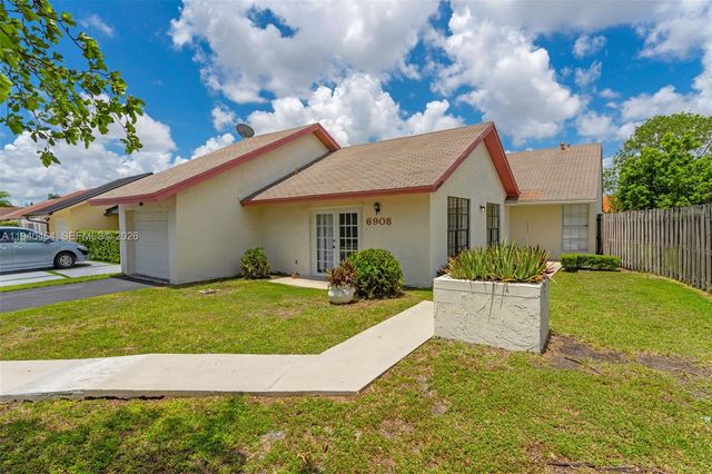 6908 SW 104th Ct, Miami, FL 33173