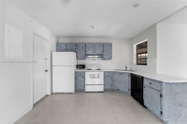 6908 SW 104th Ct, Miami, FL 33173