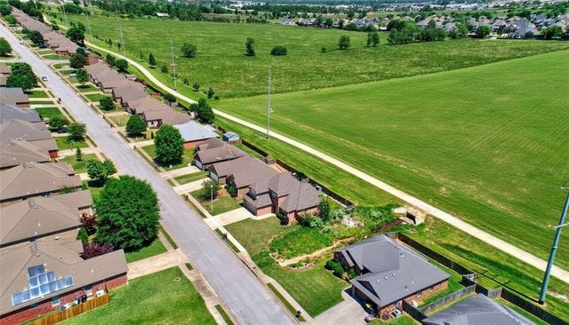 6305 S 36th Street, Rogers, AR 72758