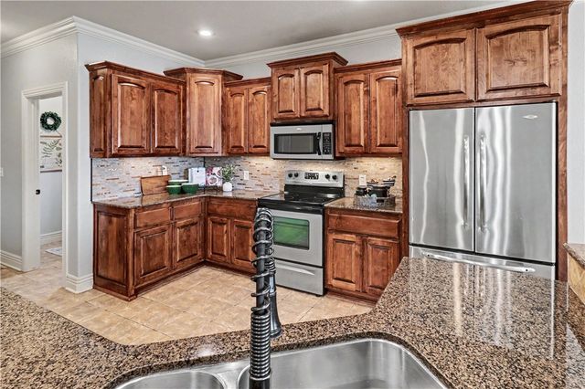 6305 S 36th Street, Rogers, AR 72758