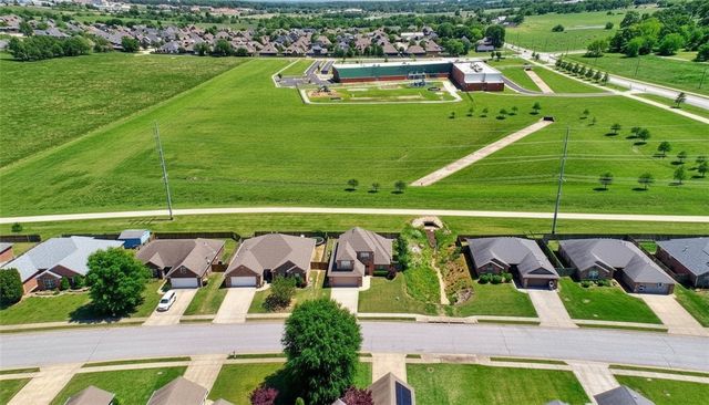 6305 S 36th Street, Rogers, AR 72758
