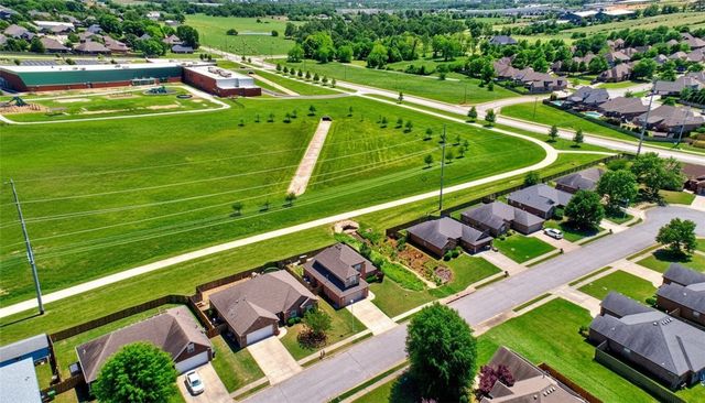 6305 S 36th Street, Rogers, AR 72758