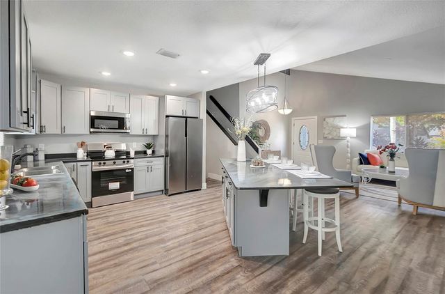 16133 RAVENDALE DRIVE, Tampa, FL 33618