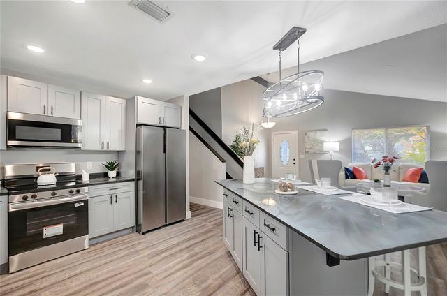 16133 RAVENDALE DRIVE, Tampa, FL 33618