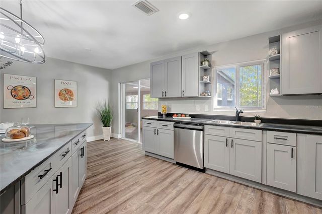 16133 RAVENDALE DRIVE, Tampa, FL 33618