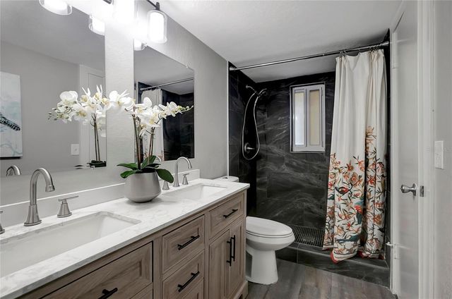 16133 RAVENDALE DRIVE, Tampa, FL 33618