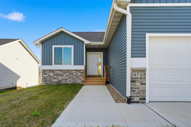 975 11th Street, Waukee, IA 50263