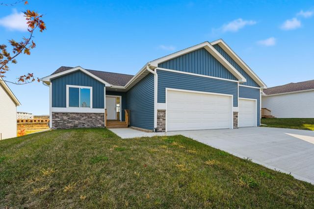 975 11th Street, Waukee, IA 50263