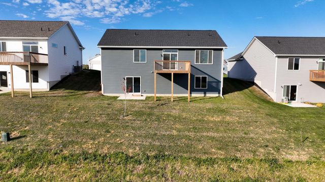 975 11th Street, Waukee, IA 50263