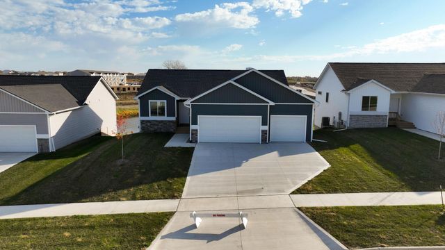975 11th Street, Waukee, IA 50263