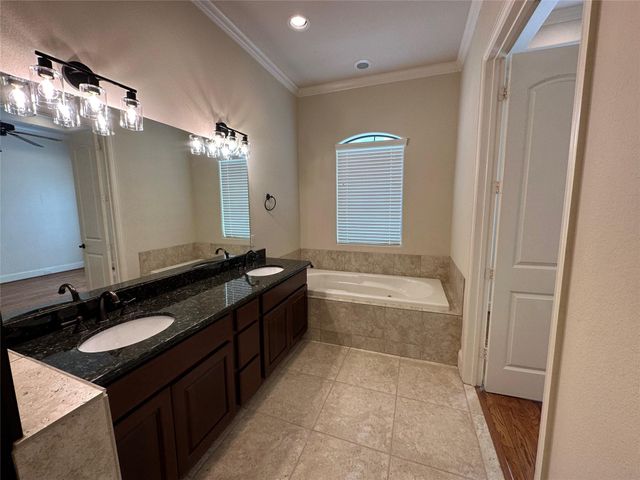 6353 Richmond Avenue 121, Houston, TX 77057