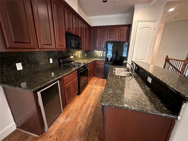 6353 Richmond Avenue 121, Houston, TX 77057