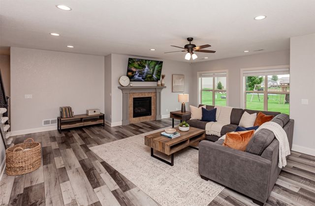 5119 NE Jan Rose Parkway, Ankeny, IA 50021