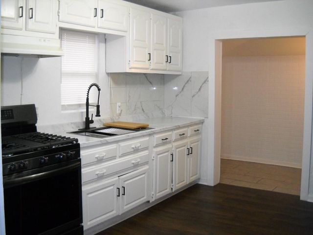 145 E Farmer Street, Independence, MO 64050