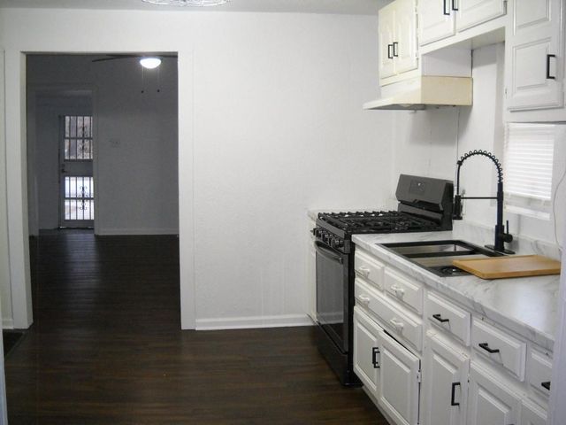 145 E Farmer Street, Independence, MO 64050