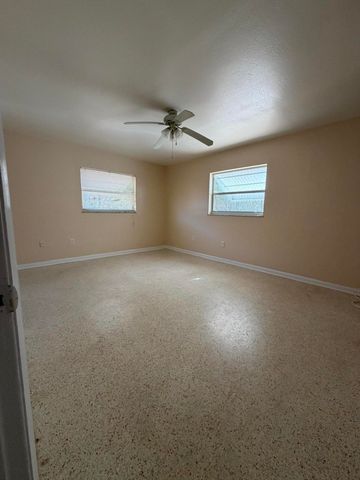 1016 Colonial Road, Fort Pierce, FL 34950