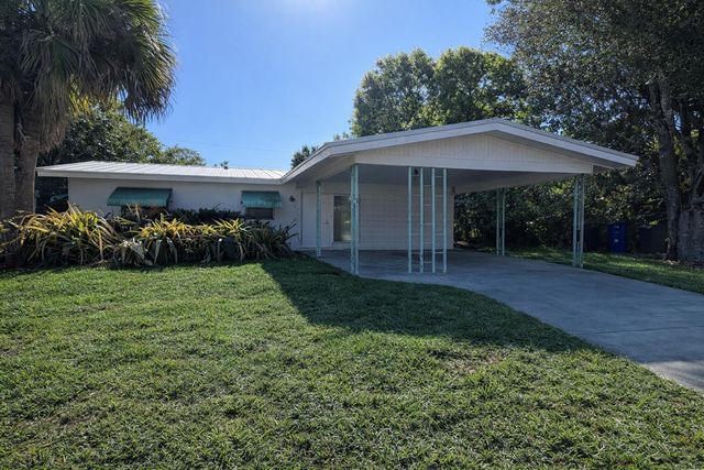 1016 Colonial Road, Fort Pierce, FL 34950