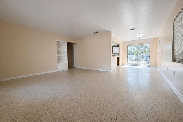 1016 Colonial Road, Fort Pierce, FL 34950