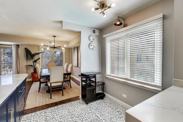 2460 W Talcott Road 219, Park Ridge, IL 60068