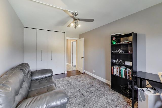 2460 W Talcott Road 219, Park Ridge, IL 60068