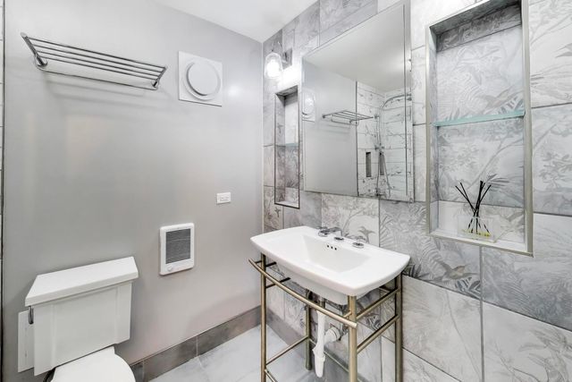 2460 W Talcott Road 219, Park Ridge, IL 60068