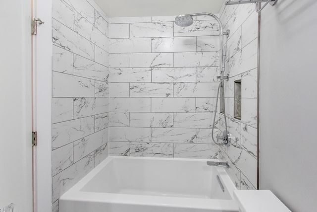 2460 W Talcott Road 219, Park Ridge, IL 60068