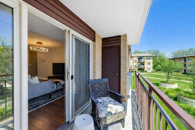 2460 W Talcott Road 219, Park Ridge, IL 60068