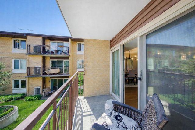 2460 W Talcott Road 219, Park Ridge, IL 60068
