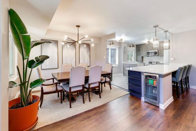 2460 W Talcott Road 219, Park Ridge, IL 60068