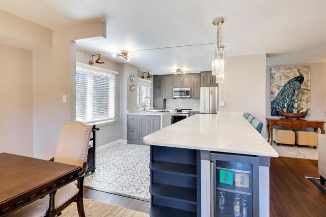 2460 W Talcott Road 219, Park Ridge, IL 60068