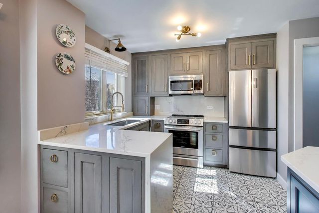 2460 W Talcott Road 219, Park Ridge, IL 60068