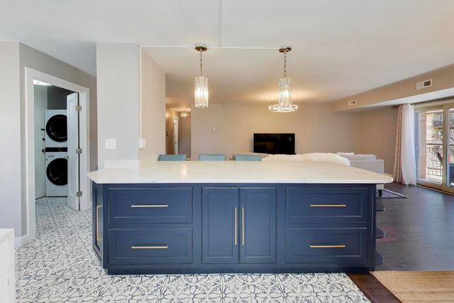 2460 W Talcott Road 219, Park Ridge, IL 60068