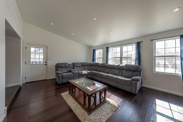 27 Walnut Street, New Windsor, NY 12553