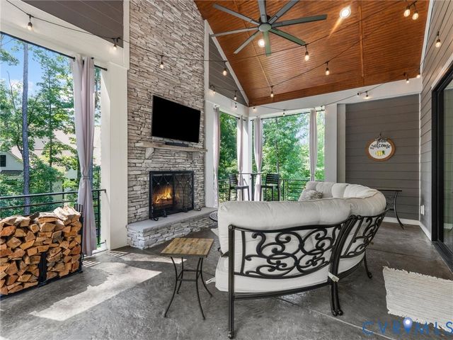 14807 Michaux Valley Cir, Midlothian, VA 23113