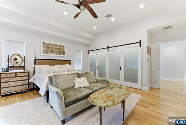 29 Roslyn Avenue, Englewood Cliffs, NJ 07632