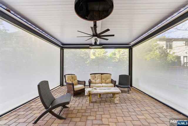 29 Roslyn Avenue, Englewood Cliffs, NJ 07632