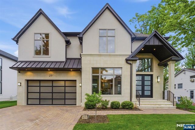 29 Roslyn Avenue, Englewood Cliffs, NJ 07632