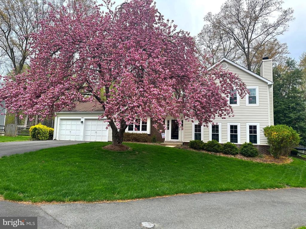 5911 OAK LEATHER DRIVE, Burke, VA 22015