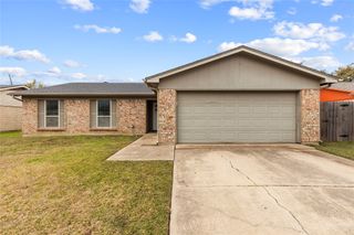 1245 N Knowles Drive, Saginaw, TX 76179