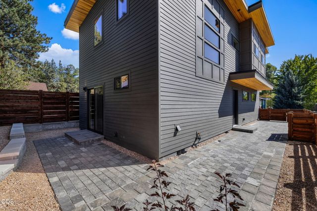 1530 NE 6th Street, Bend, OR 97701