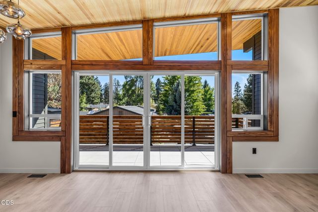 1530 NE 6th Street, Bend, OR 97701