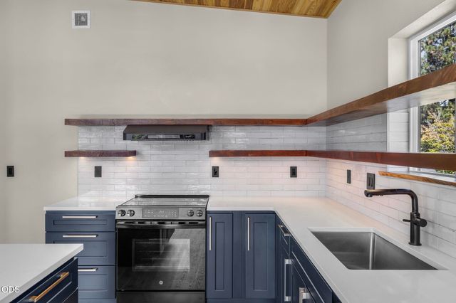 1530 NE 6th Street, Bend, OR 97701