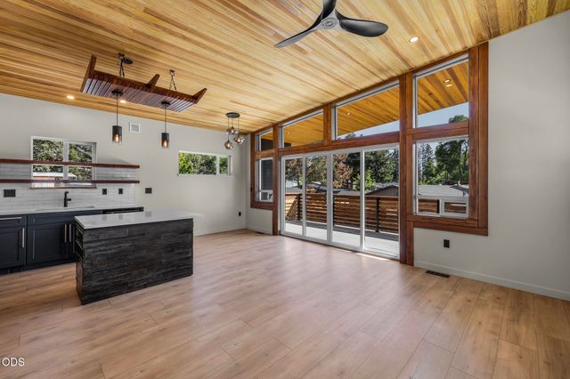 1530 NE 6th Street, Bend, OR 97701