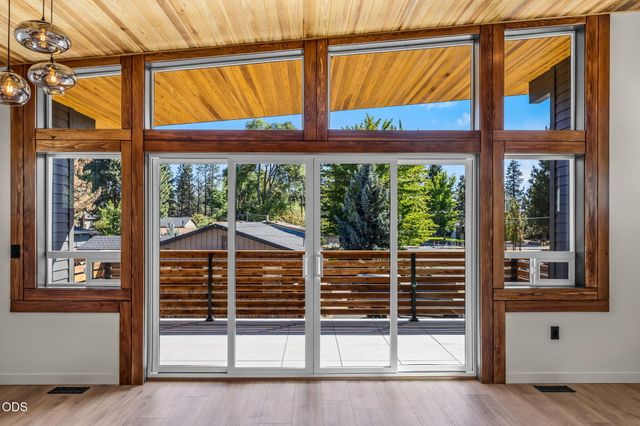 1530 NE 6th Street, Bend, OR 97701