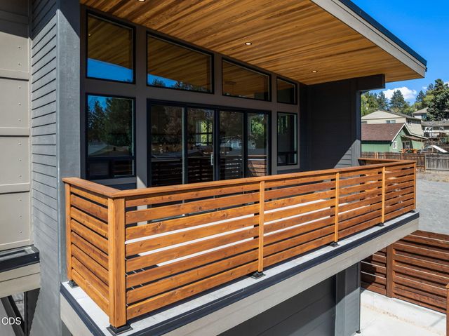 1530 NE 6th Street, Bend, OR 97701