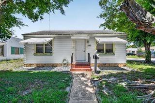 6901 Garden Avenue, West Palm Beach, FL 33405