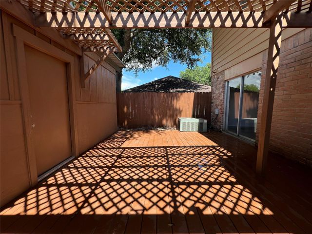 7012 Jetty Lane, Houston, TX 77072