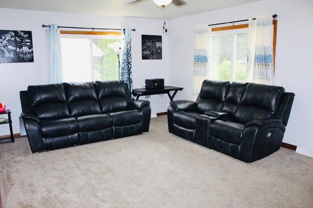 818 S 94th STREET, West Allis, WI 53214