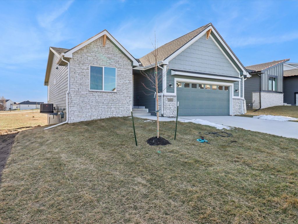 18004 Alpine Drive, Clive, IA 50325