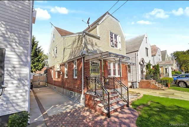 8926 210th Street, Queens Village, NY 11427